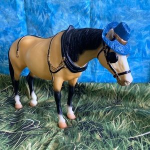 Breyer Buckskin Old Timer No. 745 1998 Model Horse Blue Hat